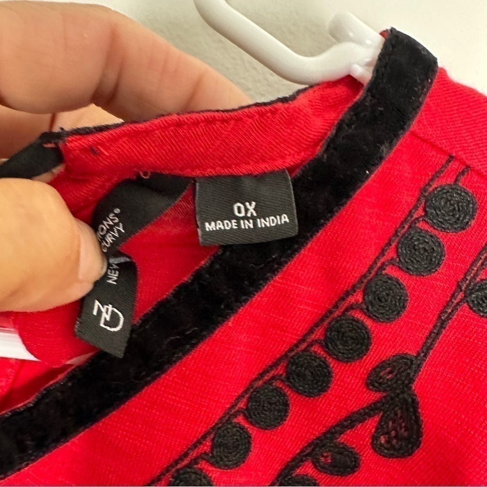 NEW Directions Curvy Size 12 Red Black Embroidered Top W/Bell Sleeve - Picture 6 of 10